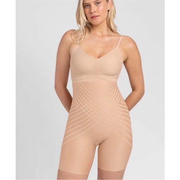 Honey Love Other - NWT HONEYLOVE Silhouette High-Waist Short in tan size large.